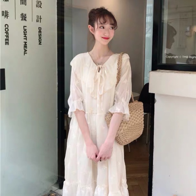 [Mã WASTMAY giảm 15% tối đa 30K đơn 150K] Đầm công chúa tay lỡ cổ buộc thêu bướm ulzzang 🌥 | BigBuy360 - bigbuy360.vn