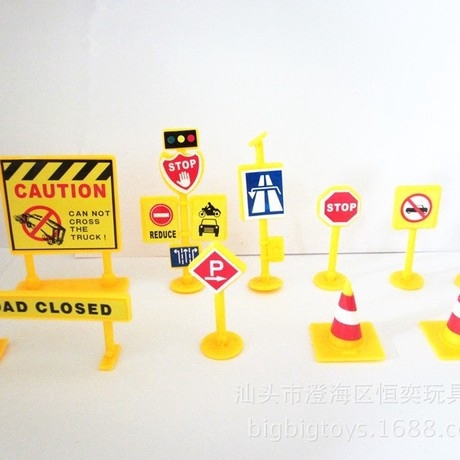 Trang trí biển báo CAUTION