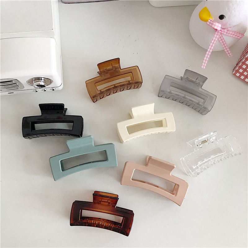 Kẹp tóc kiểu dáng hìlàm từ acrylic