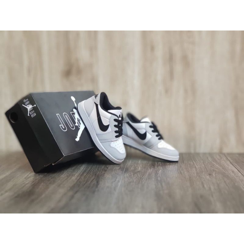 Giày Thể Thao Nike Air Jordan X Dior Cổ Thấp Màu Xám Thời Trang Cho Bé
