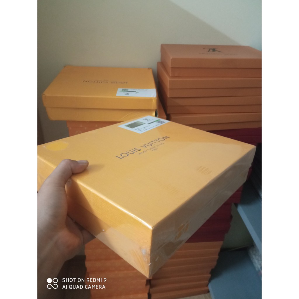 Cluth cầm tay nam và nữ đều sử dụng được