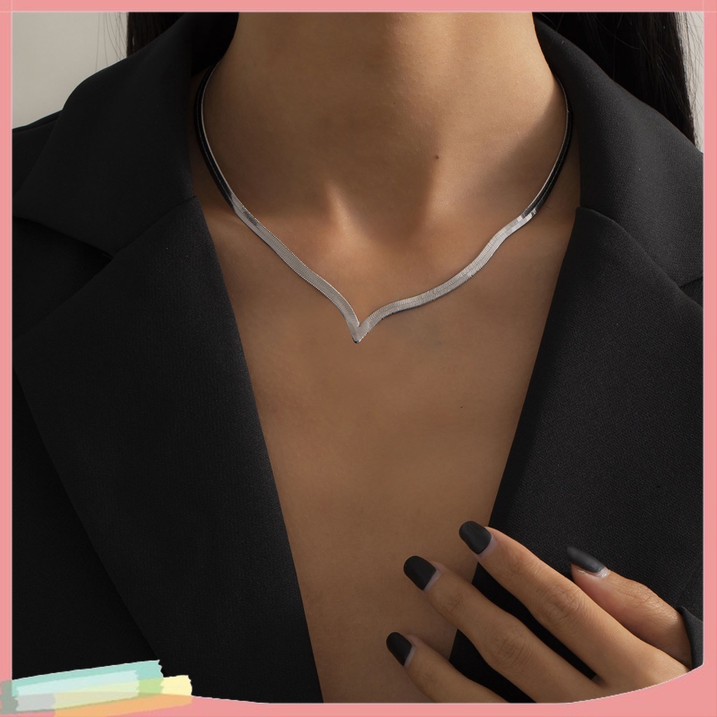 Vòng Cổ Choker Dạng Chuỗi Rắn Mặt Chữ V Trọng Lượng Nhẹ Phong Cách Hip Hop