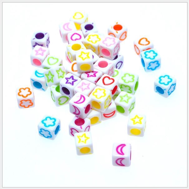 10-50gam hạt nhựa vuông 6mm khắc hoa, trăng sao, tim
