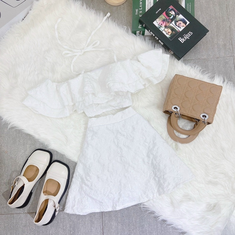 SET ÁO PEPLUM TAY TIÊN RỚT VAI ĐEN + CHÂN VÁY TRẮNG