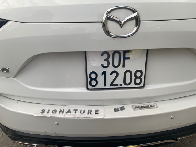Logo chữ SIGNATURE dán cốp xe Mazda CX-5