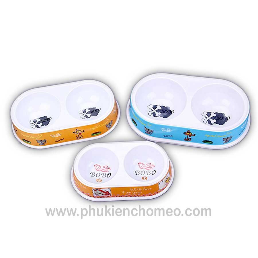 Bát nhựa đôi 3043  dành cho chó mèo, 1 bên ăn và 1 bên uống nước, hình hoa văn phong phú , tiện lợi khi sử dụng.