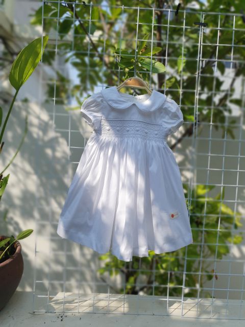 Váy smock Her corner trắng thêu hoa trắng