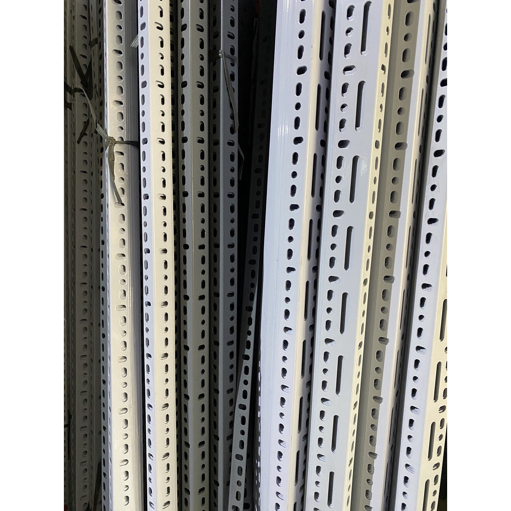 Thanh Sắt V Lỗ Đa Năng V3x3cm dày 2 ly - Dài 90cm