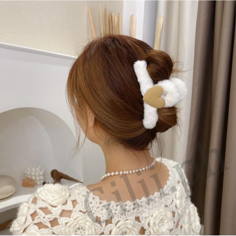 Kẹp Tóc Hình Trái Tim Bằng Lông Nhung Dễ Thương Xinh Xắn Cho Nữ