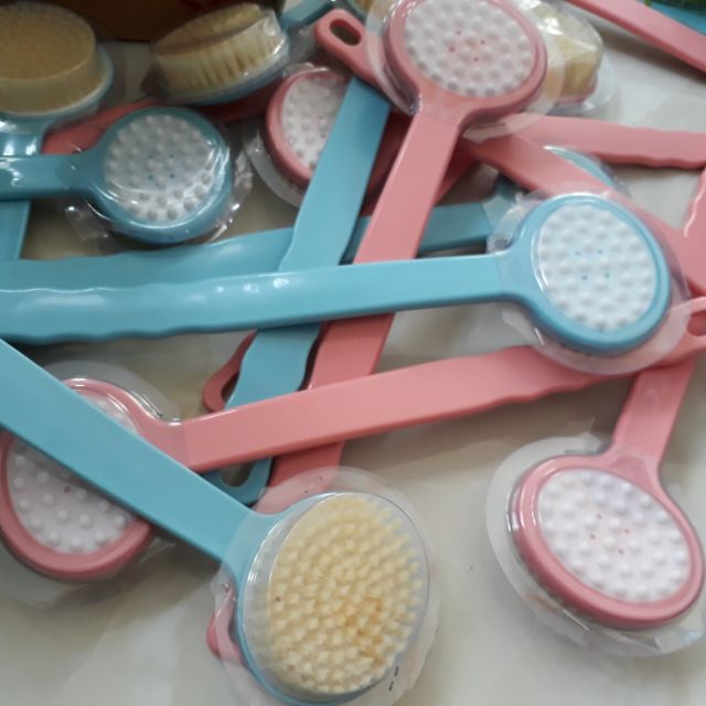 Bàn chải chà lưng massa