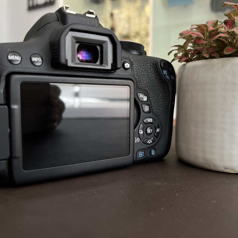 Máy ảnh Canon 750D lens 50 1.8 STM