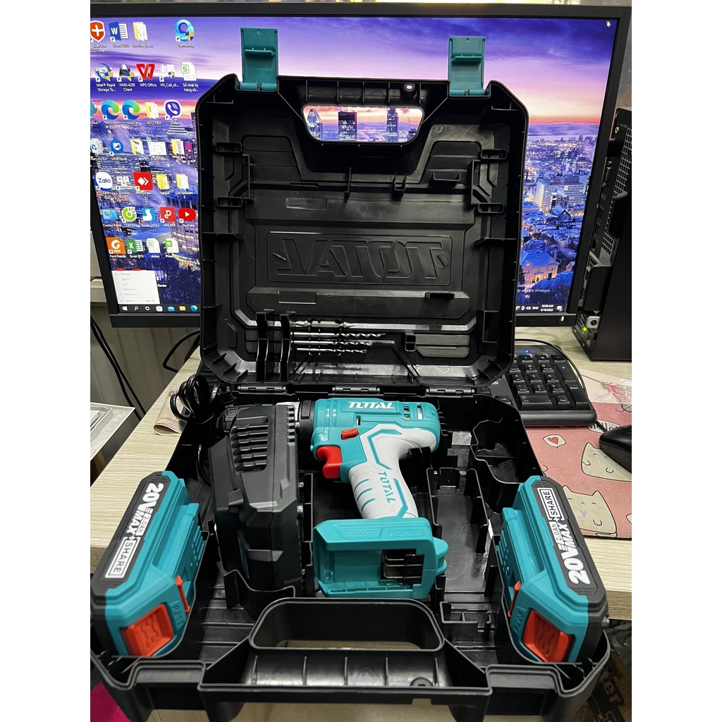 Máy khoan búa dùng pin 20V Total TIDLI20012