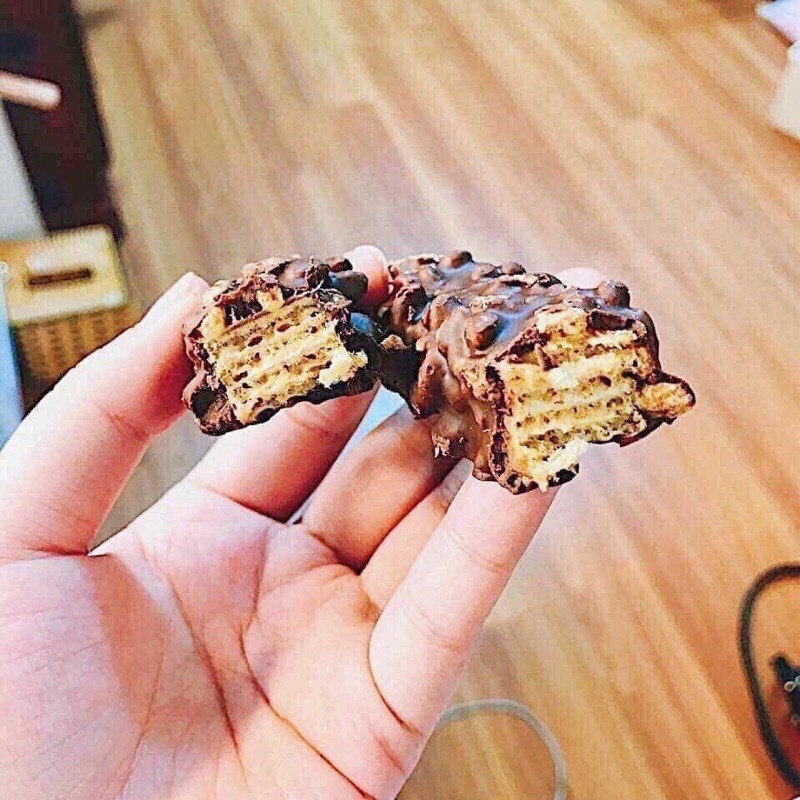 Bánh Beng Beng Chocolate Thái Lan - Bánh xốp nhân kem phủ socola Beng Beng Hộp 12 thanh