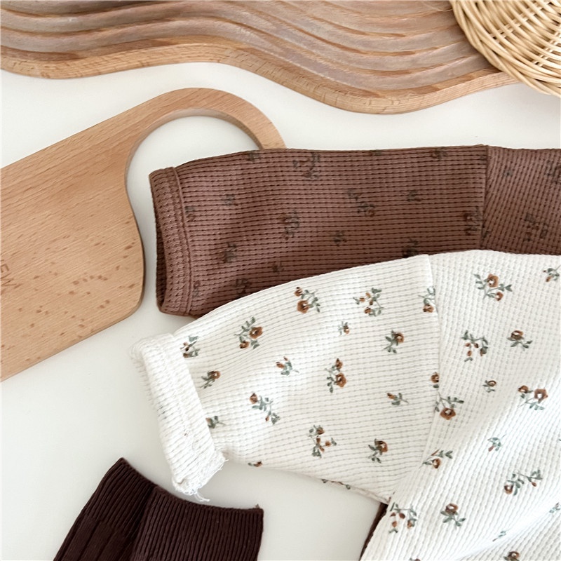 Bộ Áo Liền Quần Tam Giác Tay Dài Cổ Tròn In Hoa Dễ Thương Cho Bé