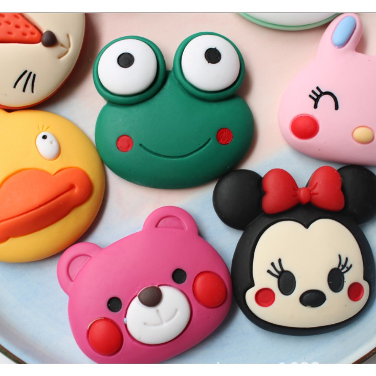 Sticker các nhân vật Cartoon Network (Kitty, Minnie..) size lớn gắn dép sục Crocs
