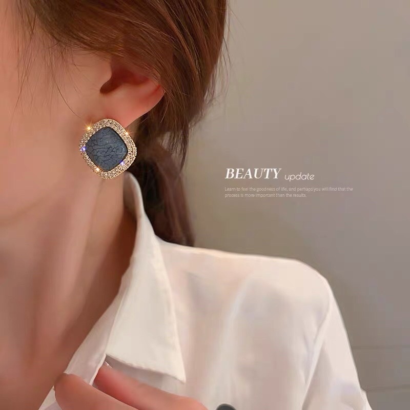 Khuyên tai nữ thiết kế hình vuông viền đá sang trọng H3