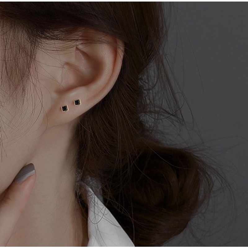 1 đôi bông tai mini đính đá xinh xắn