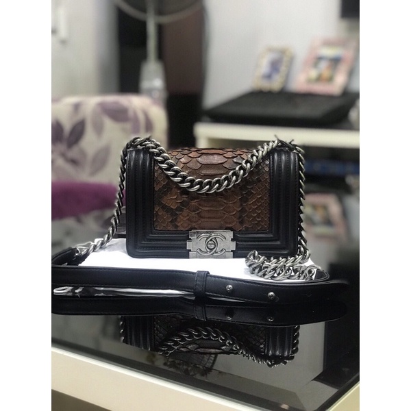 Cha-nel màu nâu tây cao cấp