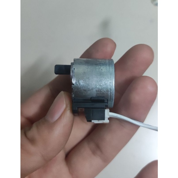 motor vẩy gió điều hoà Toshiba nhỏ
