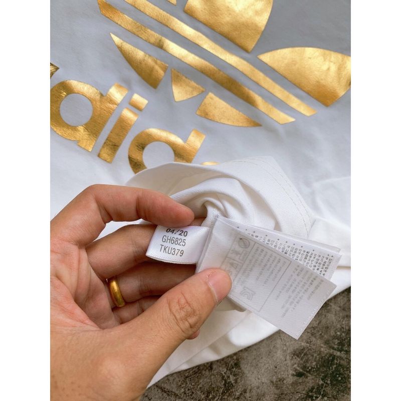 Áo Thun Unisex Nam Nữ In Hoạ Tiết Chữ Adidas Logo Tròn In Nhũ Vàng Chất Vải Cotton Thoáng Mát Thấm Hút Mồ Hôi TaTo
