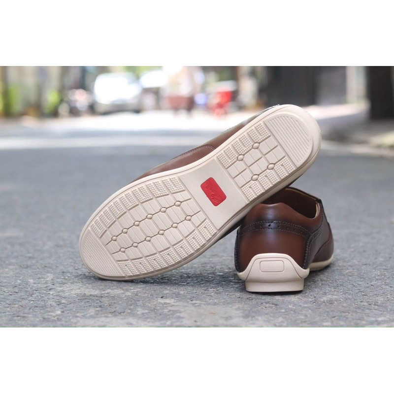 Giày Clarks chính hãng mà để in Thái lan