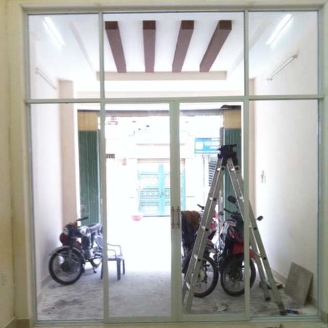 Cửa lùa và ô cố Định thích hợp sử dụng cho shop