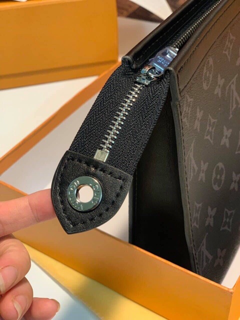 Túi cầm tay có hoá đơn và hộp | BigBuy360 - bigbuy360.vn