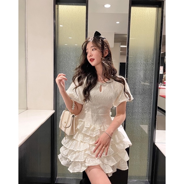 Đầm dự tiệc gấm nhiều tầng nơ đá