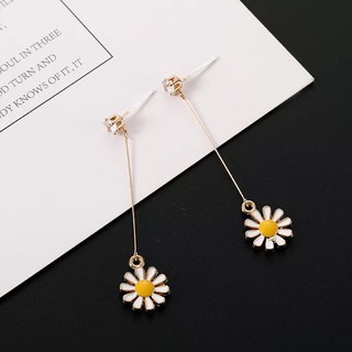 Bông tai hình hoa cúc nhỏ dáng dài xinh tươi