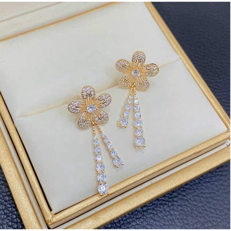 Khuyên tai bạc Van jewelry V10100 nụ Hoa Mai nạm đá trắng thanh lịch