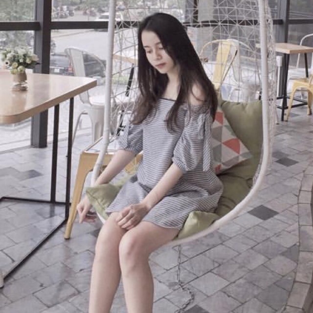 Váy trễ vai kẻ sọc