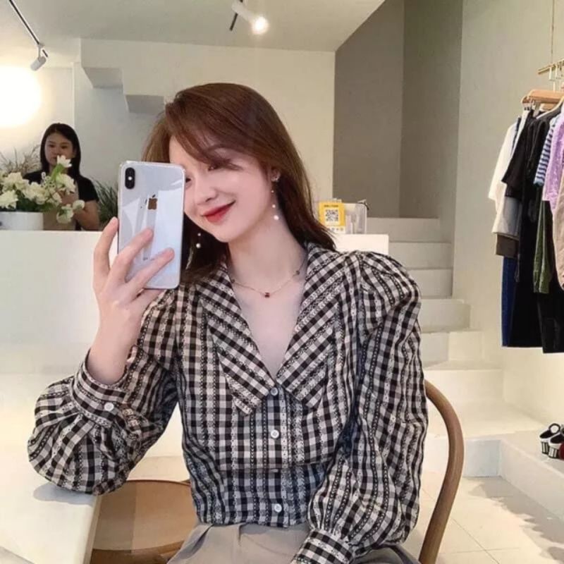 Áo sơ mi FOREVER21 cổ V tay dài phồng tiểu thư caro trắng đen