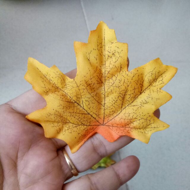 10 chiếc Lá phong bằng  vải