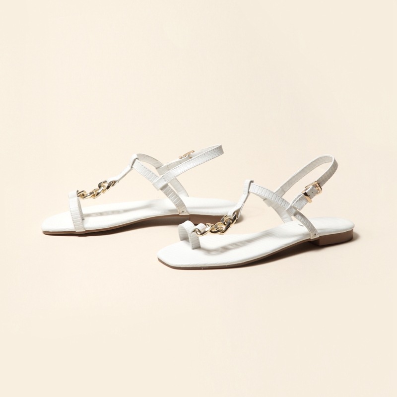 Đôi giày sandal IELGY thiết kế phối dây xích có size lớn thời trang