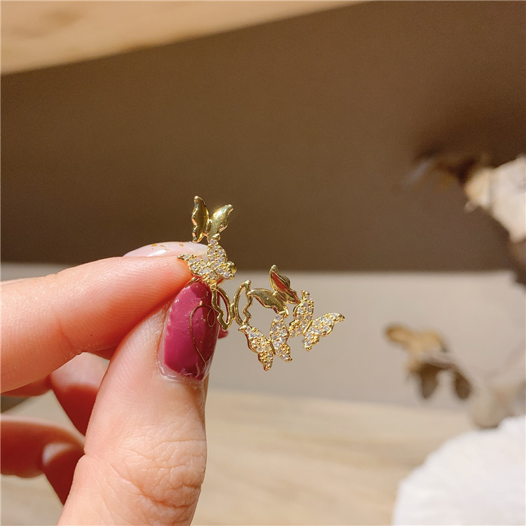 Khuyên Tai Nữ Hình Bươm Bướm Thời Trang Hàn Quốc Xinh Xắn