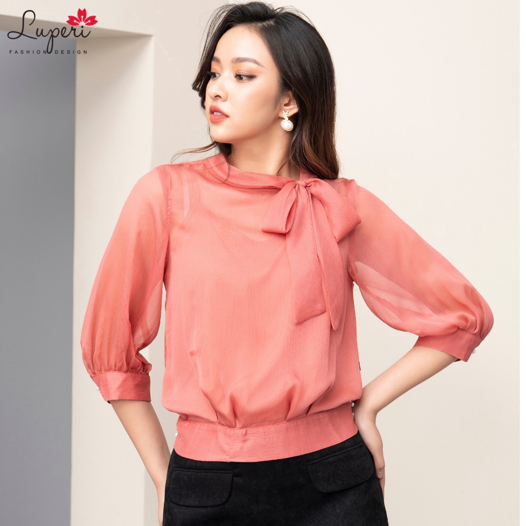 Áo Sơ Mi Lụa Nữ Kiểu Cổ Cách Điệu Có Bo Eo Cao Cấp LUPERI LFSM1182 Cho Nữ Công Sở, Nữ Đi Chơi, Đi Sự Kiện