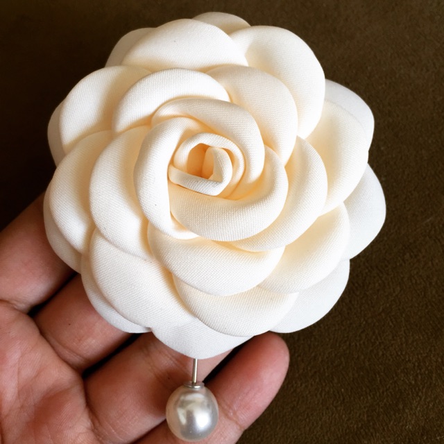 Hoa hồng lụa cài áo handmade