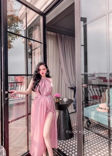 váy tơ yếm xẻ đùi