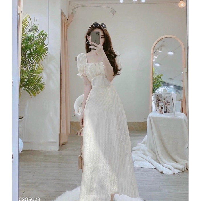 Đầm ren kem midi hở lưng ánh kim VIBED