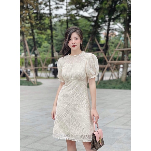 𝐋’𝐄́𝐓𝐑𝐀𝐍𝐆𝐄𝐑 | Đầm ren cao cấp dáng ngắn 𝗘𝗻𝗮𝗺𝗼𝗿𝗲𝗱 𝗗𝗿𝗲𝘀𝘀