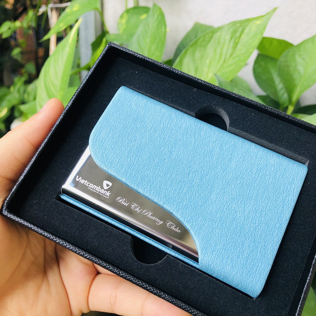 Mẫu hộp đựng namecard, ví đựng thẻ khắc logo Vietcombank màu sắc nhã nhặn dành cho nữ
