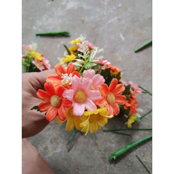 Chậu người trồng cây trang trí .tặng kèm sen đá .bao bể.