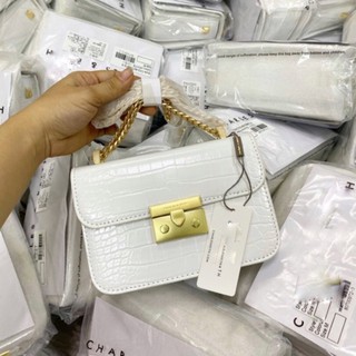 Túi chữ C vân rắn đinh sườn size 18