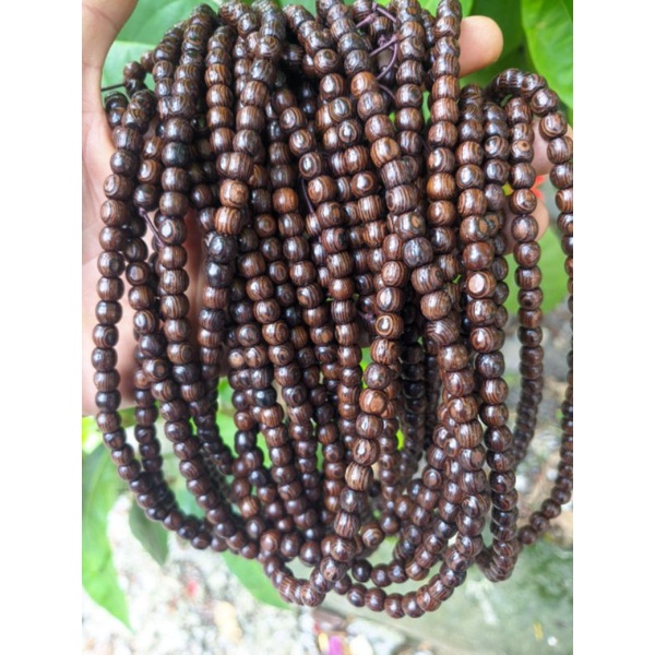 Chuỗi hạt gỗ 108 vòng tay nữ hạt nhỏ xíu màu trầm cỡ 6ly mun đuôi công tự nhiên hương vân vip đẹp