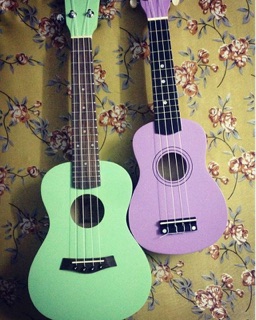 Ukulele LORTUI 21inch màu tím