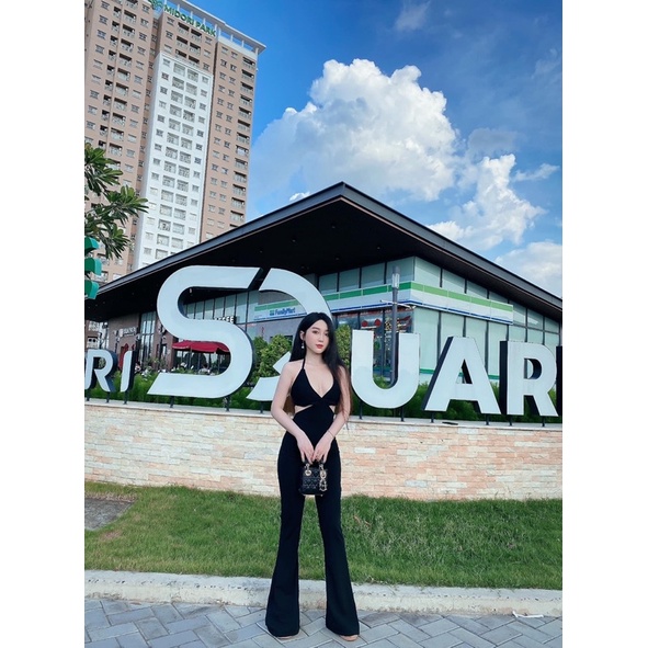 Jumpsuits Ống Loe Hỡ Lưng Khoét Eo
