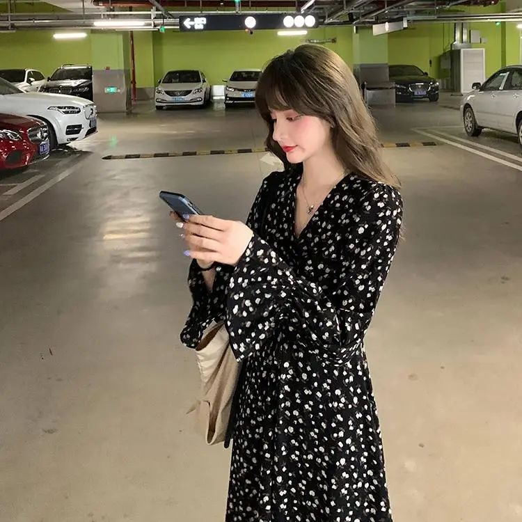 Đầm tay dài cổ chữ V dáng ôm in hoa thời trang mùa thu thanh lịch cho nữ