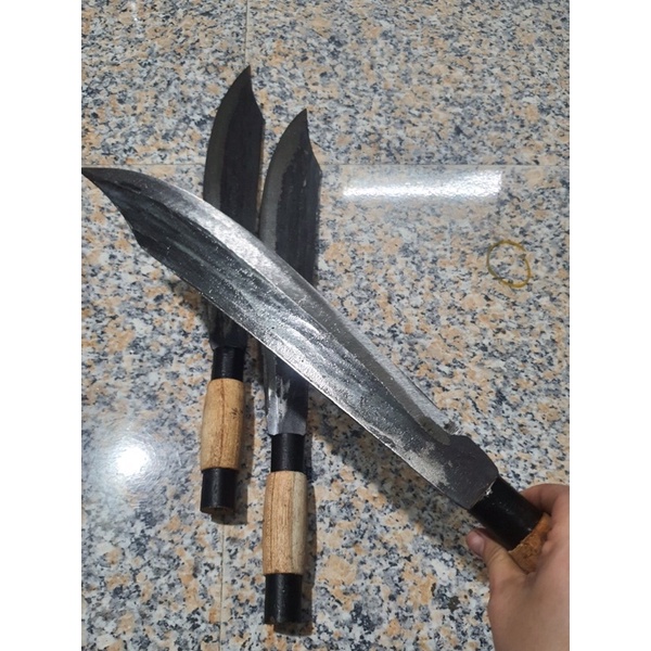 Dao chặt củi và  nhánh cây