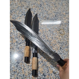 Cai chặt củi và  nhánh cây