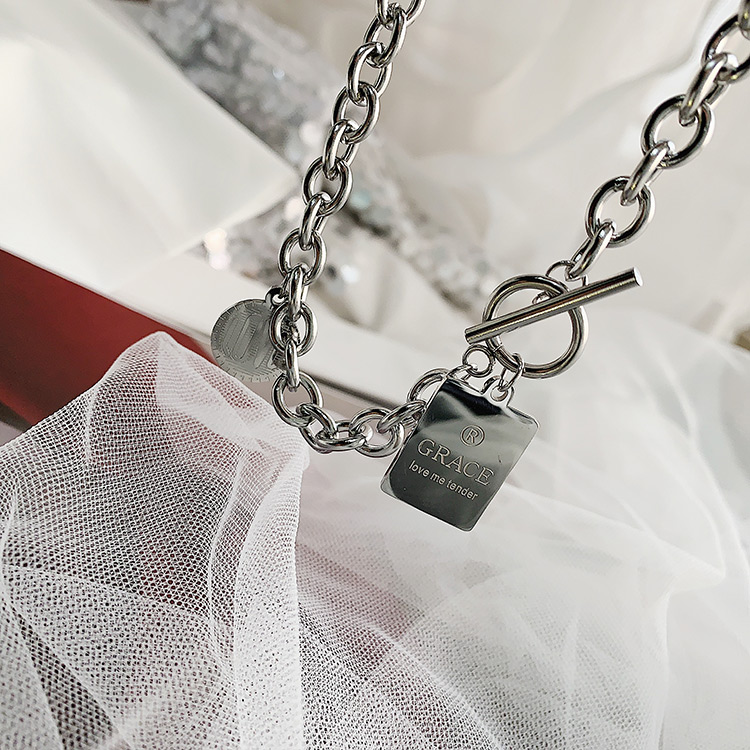 vòng cổ Mặt Chữ Bằng Thép Không Gỉ Phong Cách Hiphop Cá Tính